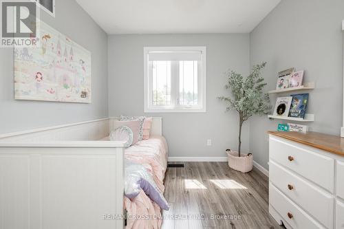 92 Cunningham Drive, Barrie, ON - Indoor Photo Showing Bedroom