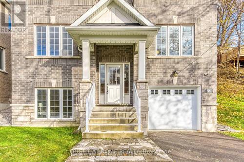 2575 ISLINGTON AVENUE , Toronto, Ontario M9V 4A2 4