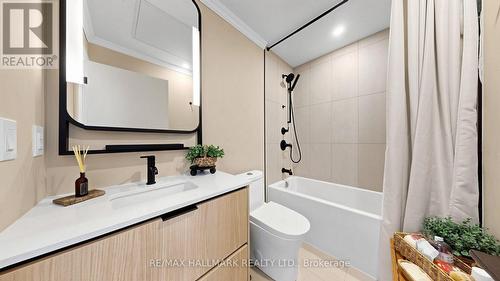823 - 1050 Eastern Avenue, Toronto, ON - Indoor Photo Showing Bathroom