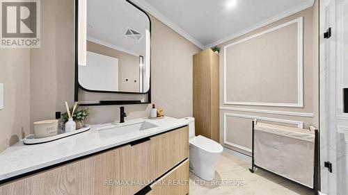 823 - 1050 Eastern Avenue, Toronto, ON - Indoor Photo Showing Bathroom