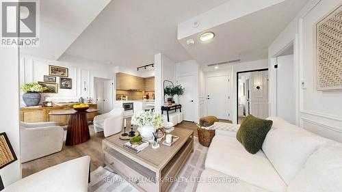 823 - 1050 Eastern Avenue, Toronto, ON - Indoor Photo Showing Living Room