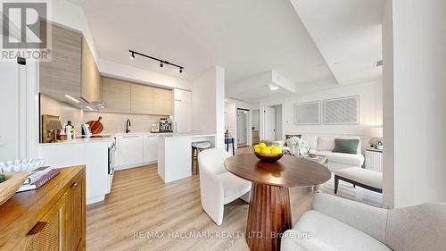 823 - 1050 Eastern Avenue, Toronto, ON - Indoor