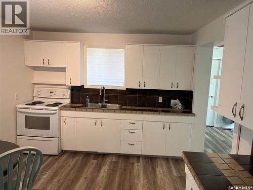 301 1St Avenue Se, Wadena, SK - Indoor Photo Showing Kitchen With Double Sink