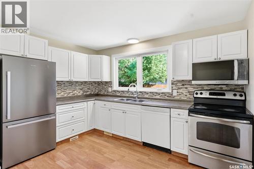 229 Anderson Crescent, Saskatoon, SK - Indoor Photo Showing Kitchen With Double Sink
