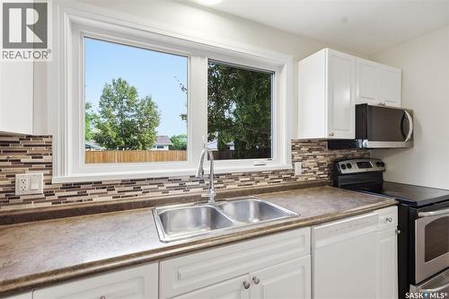 229 Anderson Crescent, Saskatoon, SK - Indoor Photo Showing Kitchen With Double Sink