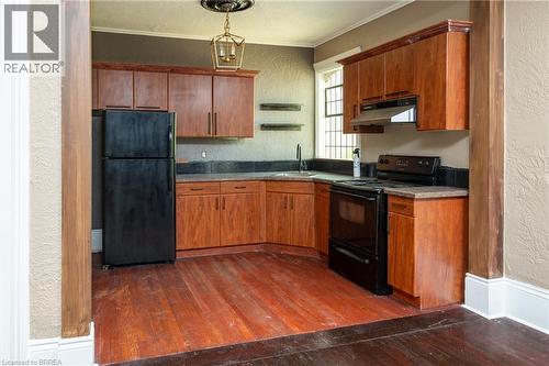 99 West Street, Brantford, ON - Indoor Photo Showing Kitchen