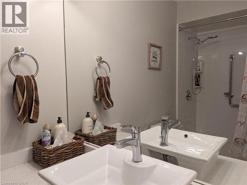 Additional content - 45 Caswell Drive Unit# Upper, Hamilton, ON - Indoor Photo Showing Bathroom