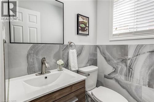 357 Acadia Drive, Hamilton, ON - Indoor Photo Showing Bathroom