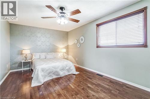 357 Acadia Drive, Hamilton, ON - Indoor Photo Showing Bedroom