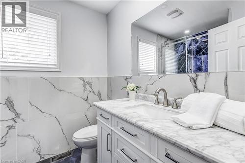 357 Acadia Drive, Hamilton, ON - Indoor Photo Showing Bathroom