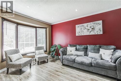 357 Acadia Drive, Hamilton, ON - Indoor Photo Showing Living Room