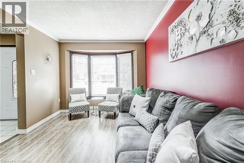 357 Acadia Drive, Hamilton, ON - Indoor Photo Showing Living Room