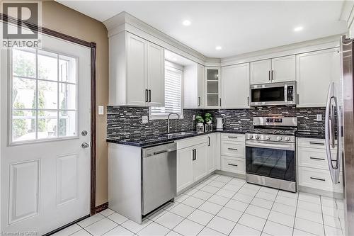 357 Acadia Drive, Hamilton, ON - Indoor Photo Showing Kitchen With Upgraded Kitchen