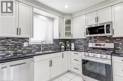 357 Acadia Drive, Hamilton, ON - Indoor Photo Showing Kitchen With Double Sink With Upgraded Kitchen