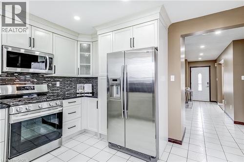357 Acadia Drive, Hamilton, ON - Indoor Photo Showing Kitchen With Stainless Steel Kitchen With Upgraded Kitchen