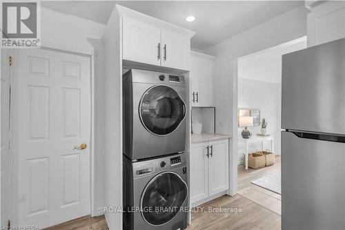 74 Eighth Avenue, Brantford, ON - Indoor Photo Showing Laundry Room