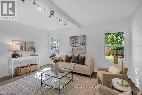 74 Eighth Avenue, Brantford, ON - Indoor Photo Showing Living Room