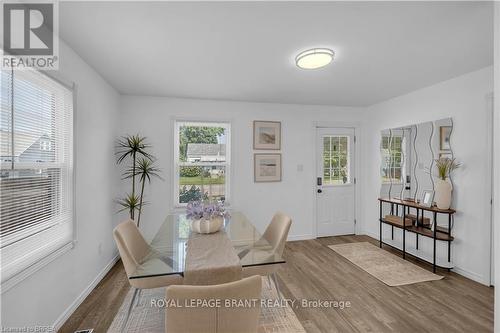 74 Eighth Avenue, Brantford, ON - Indoor Photo Showing Dining Room