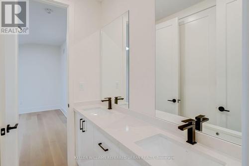 37 Wesley Avenue, Mississauga, ON - Indoor Photo Showing Bathroom