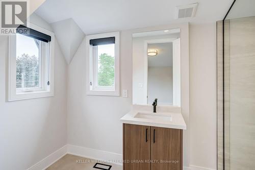 37 Wesley Avenue, Mississauga, ON - Indoor Photo Showing Bathroom