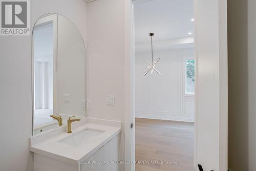 37 Wesley Avenue, Mississauga, ON - Indoor Photo Showing Bathroom