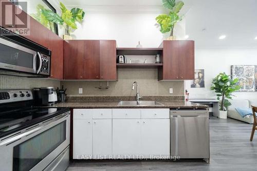 101 - 373 Front Street W, Toronto, ON - Indoor Photo Showing Kitchen With Double Sink