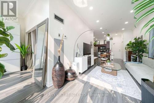 101 - 373 Front Street W, Toronto, ON - Indoor Photo Showing Other Room