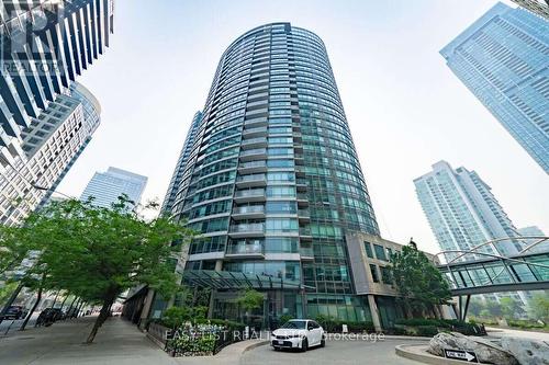 101 - 373 Front Street W, Toronto, ON - Outdoor With Facade