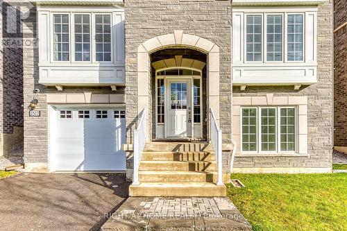 2577 ISLINGTON AVENUE , Toronto, Ontario M9V 4A2 4