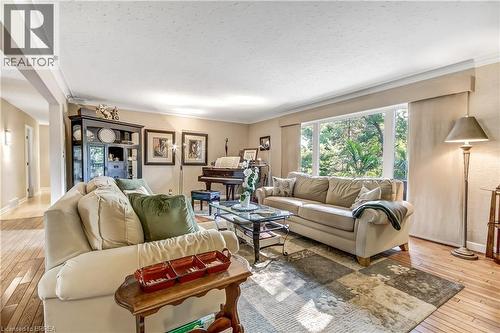 19 Oakley Road, Brantford, ON - Indoor Photo Showing Living Room