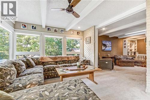 19 Oakley Road, Brantford, ON - Indoor Photo Showing Living Room