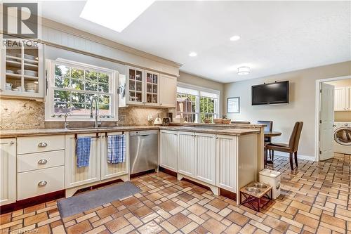 19 Oakley Road, Brantford, ON - Indoor Photo Showing Kitchen