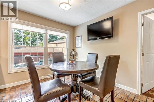 19 Oakley Road, Brantford, ON - Indoor Photo Showing Dining Room