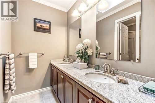 19 Oakley Road, Brantford, ON - Indoor Photo Showing Bathroom