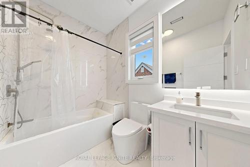 26 Devondale Avenue, Toronto, ON - Indoor Photo Showing Bathroom