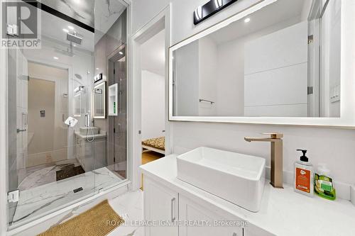 26 Devondale Avenue, Toronto, ON - Indoor Photo Showing Bathroom