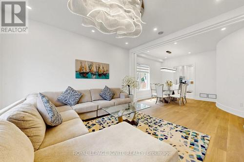 26 Devondale Avenue, Toronto, ON - Indoor Photo Showing Living Room