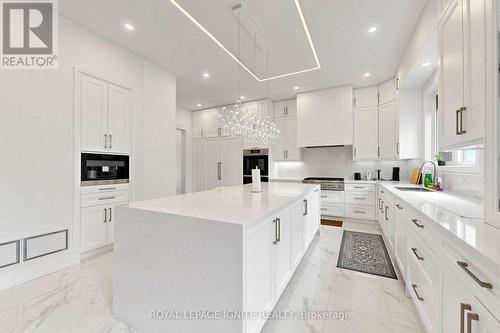 26 Devondale Avenue, Toronto, ON - Indoor Photo Showing Kitchen With Upgraded Kitchen