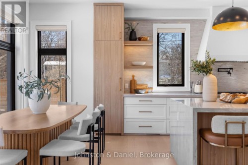 4 Pine Ridge Drive, Toronto, ON - Indoor Photo Showing Dining Room