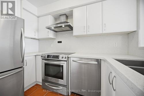 607 - 2261 Lake Shore Boulevard W, Toronto, ON - Indoor Photo Showing Kitchen