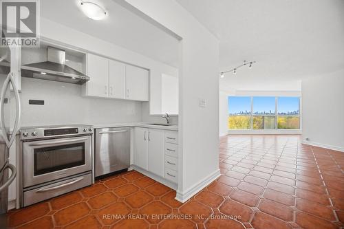 607 - 2261 Lake Shore Boulevard W, Toronto, ON - Indoor Photo Showing Kitchen
