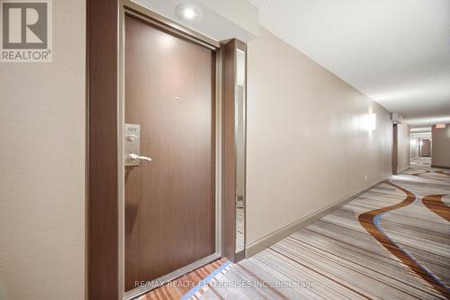 607 - 2261 Lake Shore Boulevard W, Toronto, ON - Indoor
