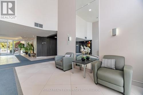 607 - 2261 Lake Shore Boulevard W, Toronto, ON - Indoor
