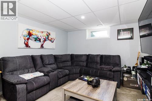 401 R Avenue N, Saskatoon, SK - Indoor Photo Showing Living Room