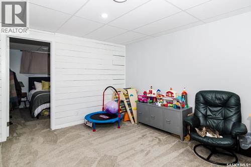 401 R Avenue N, Saskatoon, SK - Indoor Photo Showing Garage