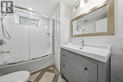203 West 31St Street, Hamilton, ON - Indoor Photo Showing Bathroom