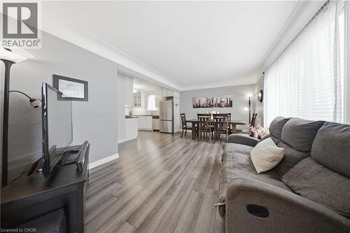 203 West 31St Street, Hamilton, ON - Indoor Photo Showing Living Room