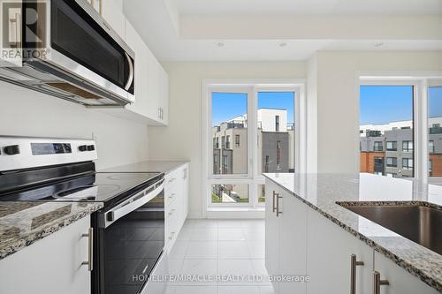 20 - 30 Liben Way, Toronto, ON - Indoor Photo Showing Kitchen With Upgraded Kitchen