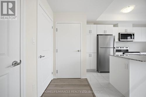 20 - 30 Liben Way, Toronto, ON - Indoor Photo Showing Kitchen
