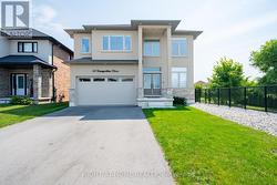 34 HAMPSHIRE PLACE  Hamilton, ON L8J 3W8